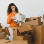 Maslak’ta evden eve nakliyat için paketlenmiş kutular ve mobilyalar